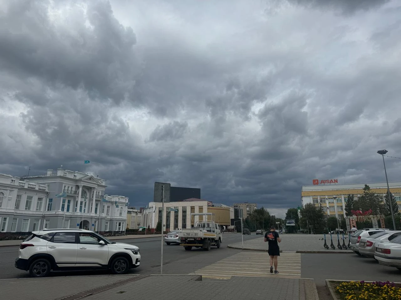 Дождь, гроза, град: о погоде на западе Казахстана 20 июня